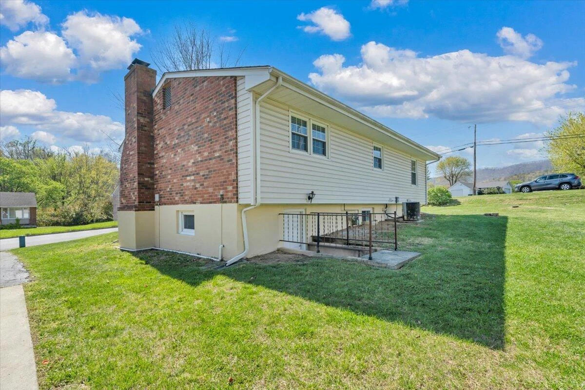 5523 Taney DR - Photo 29