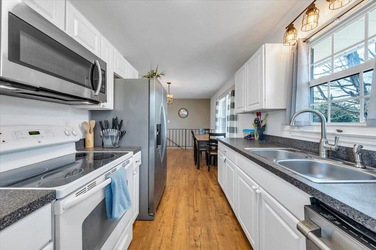 5523 Taney DR - Photo 10