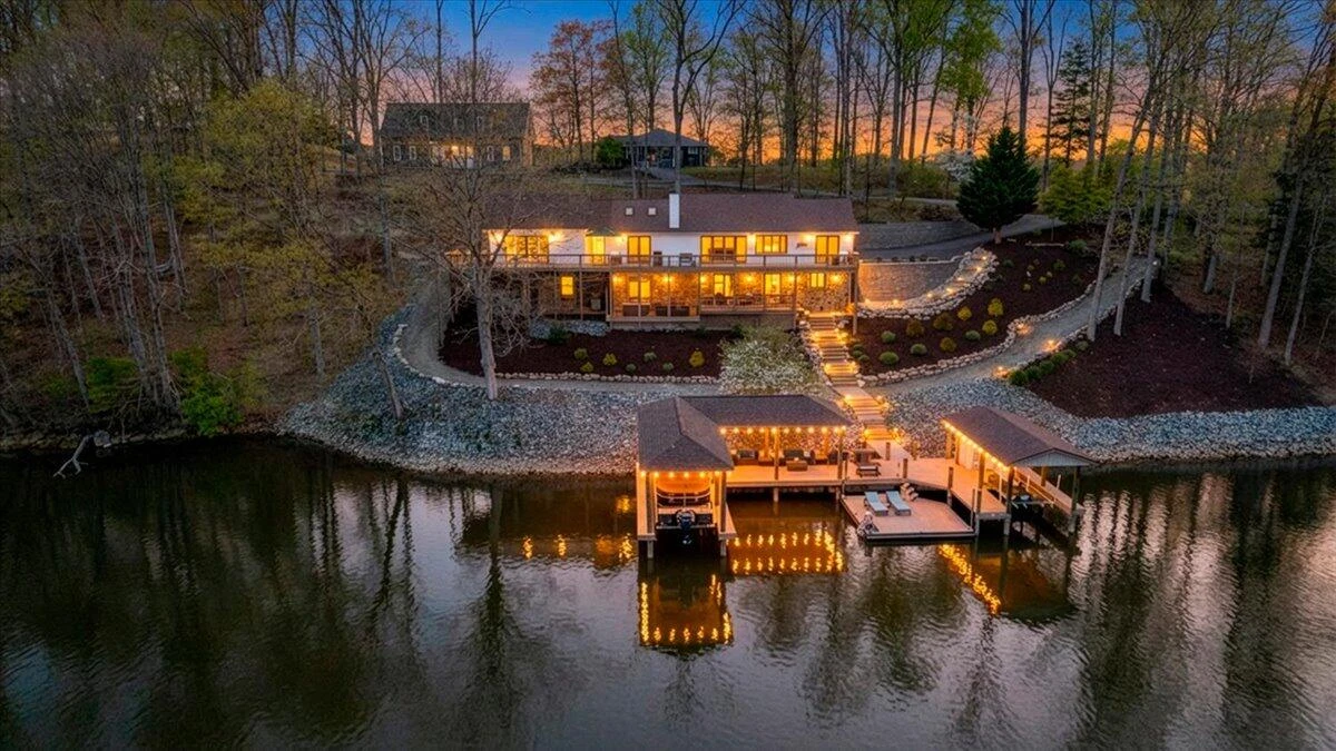 1055 REDBUD LN
