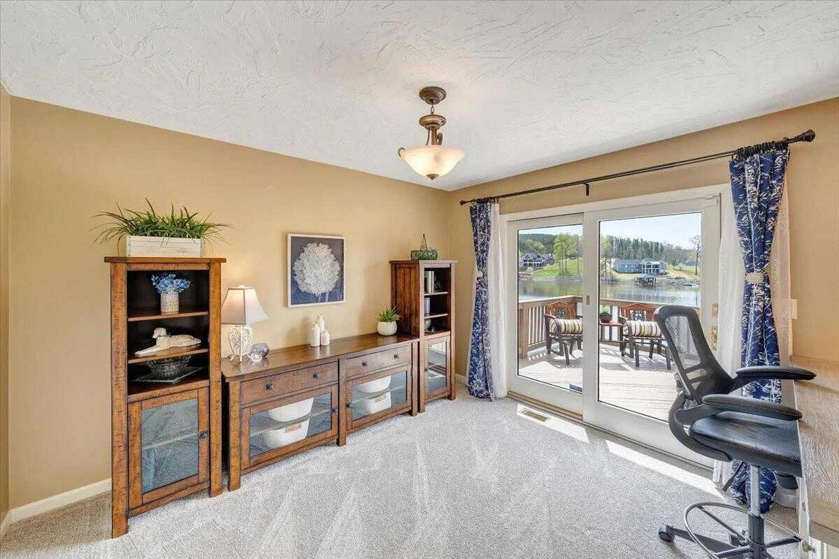 1055 REDBUD LN - Photo 32