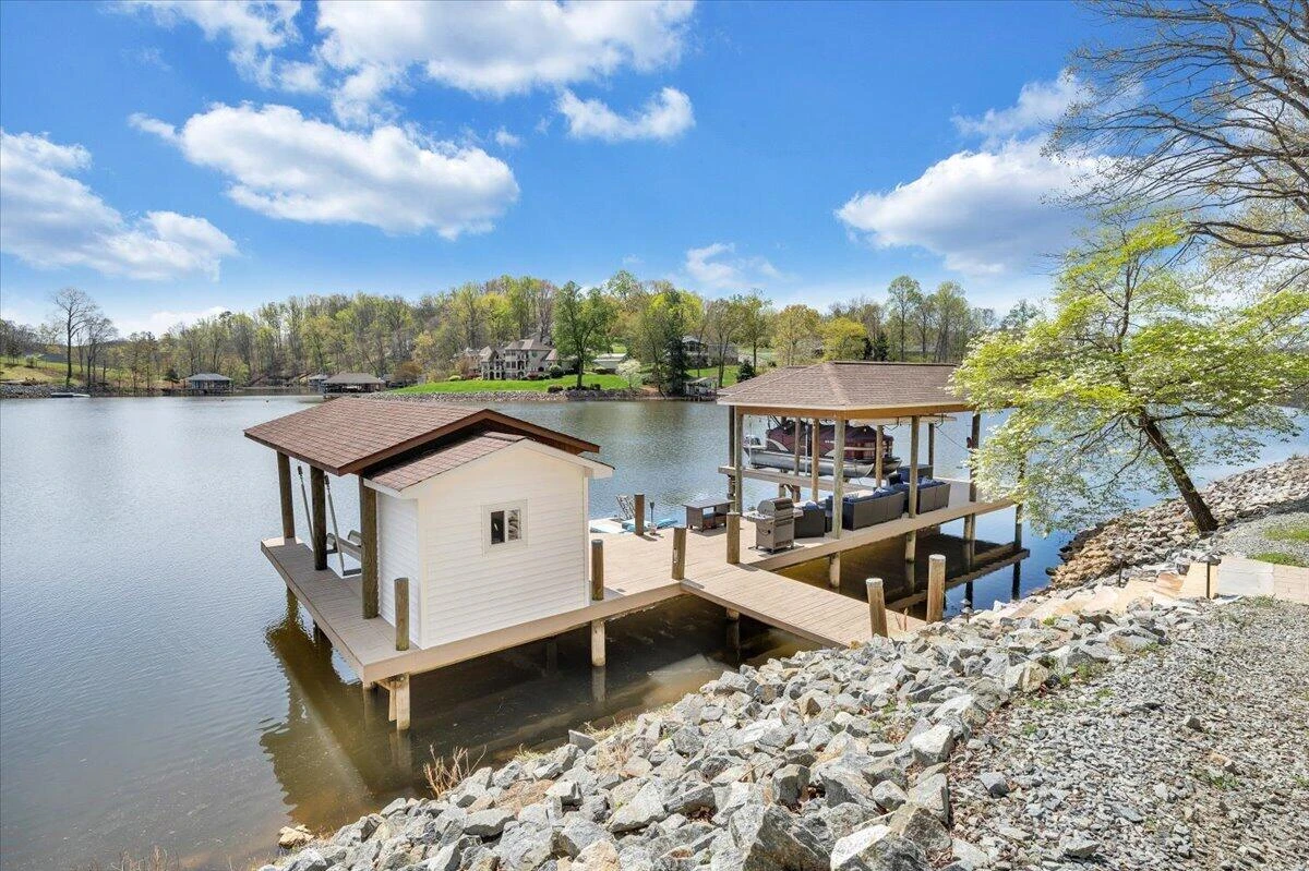 1055 REDBUD LN - Photo 4