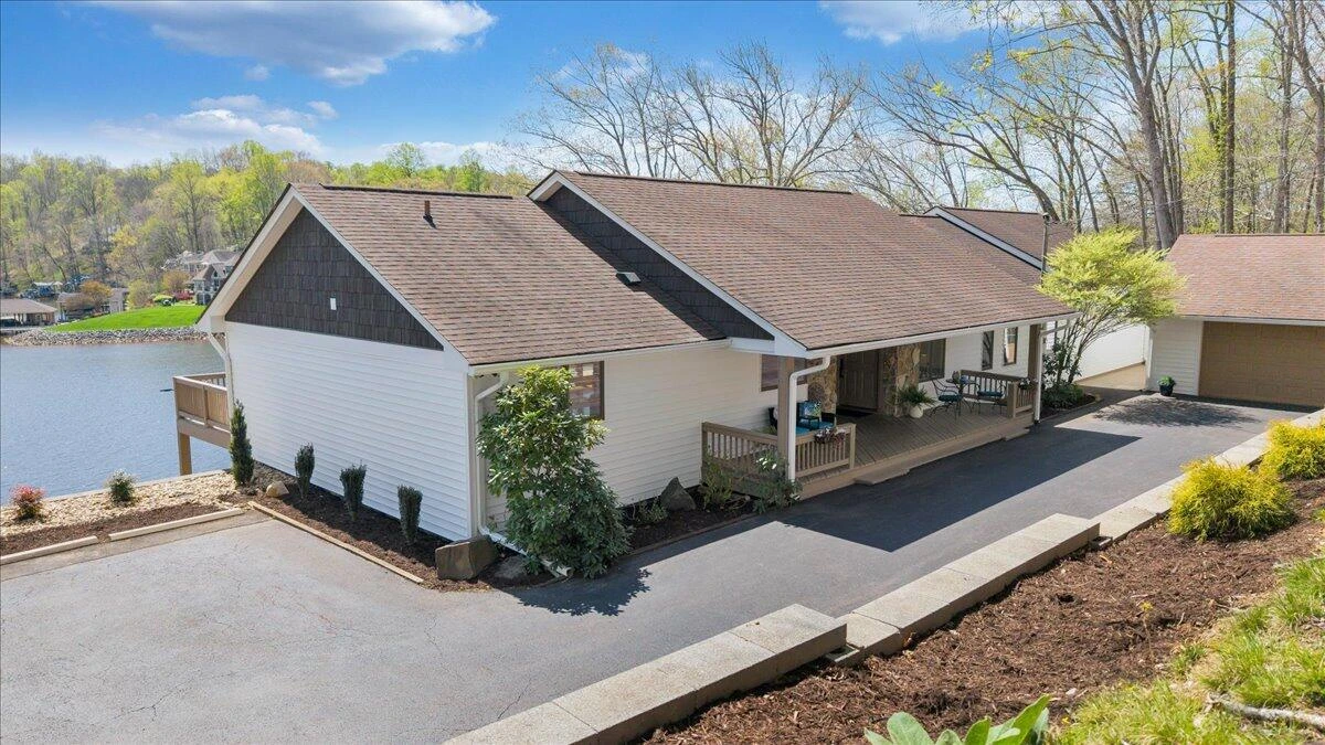 1055 REDBUD LN - Photo 5