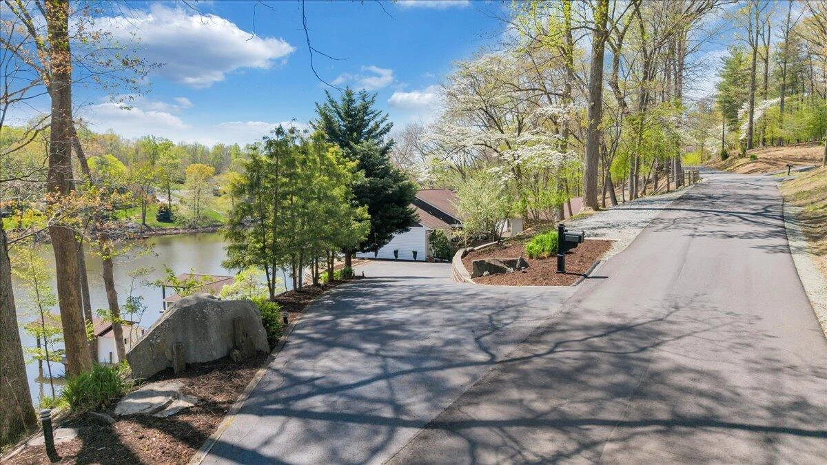 1055 REDBUD LN - Photo 6