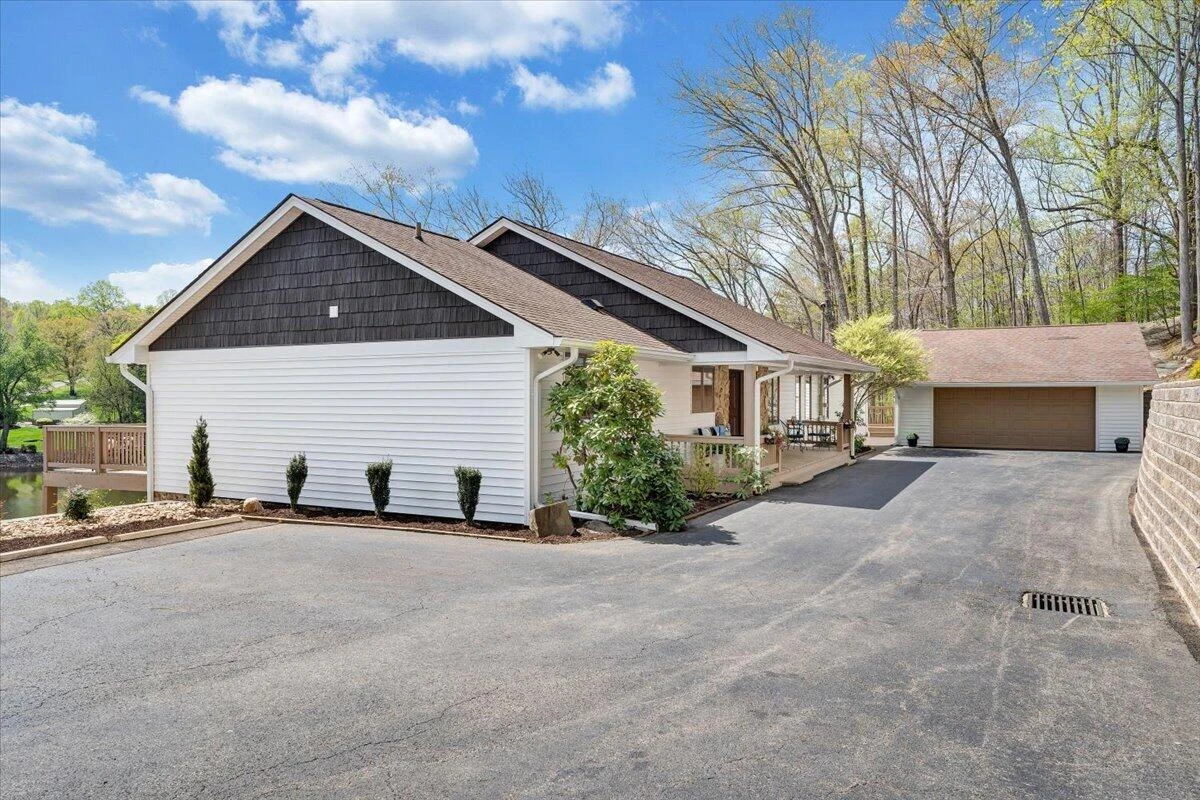 1055 REDBUD LN - Photo 7