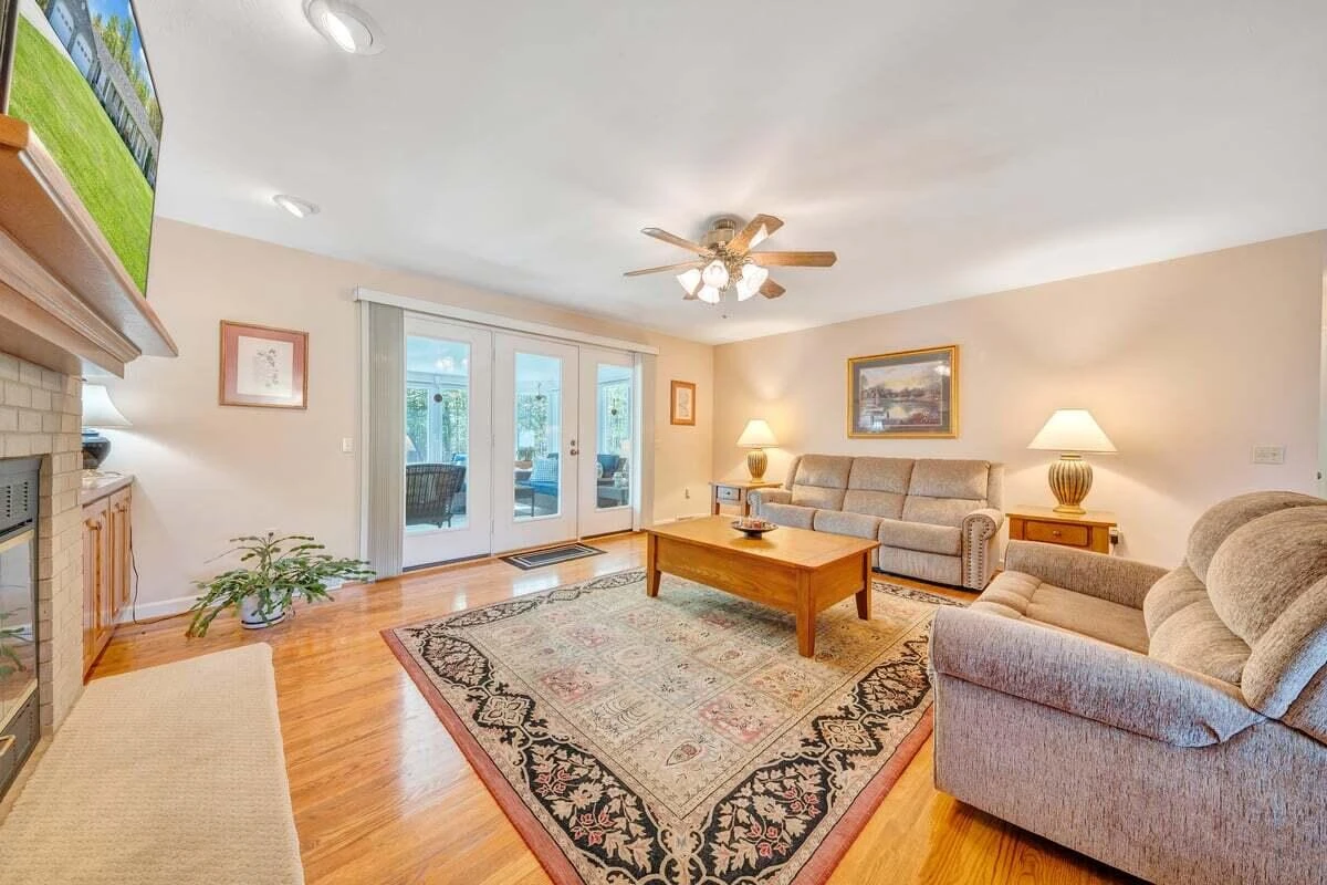 410 Greenview DR - Photo 13