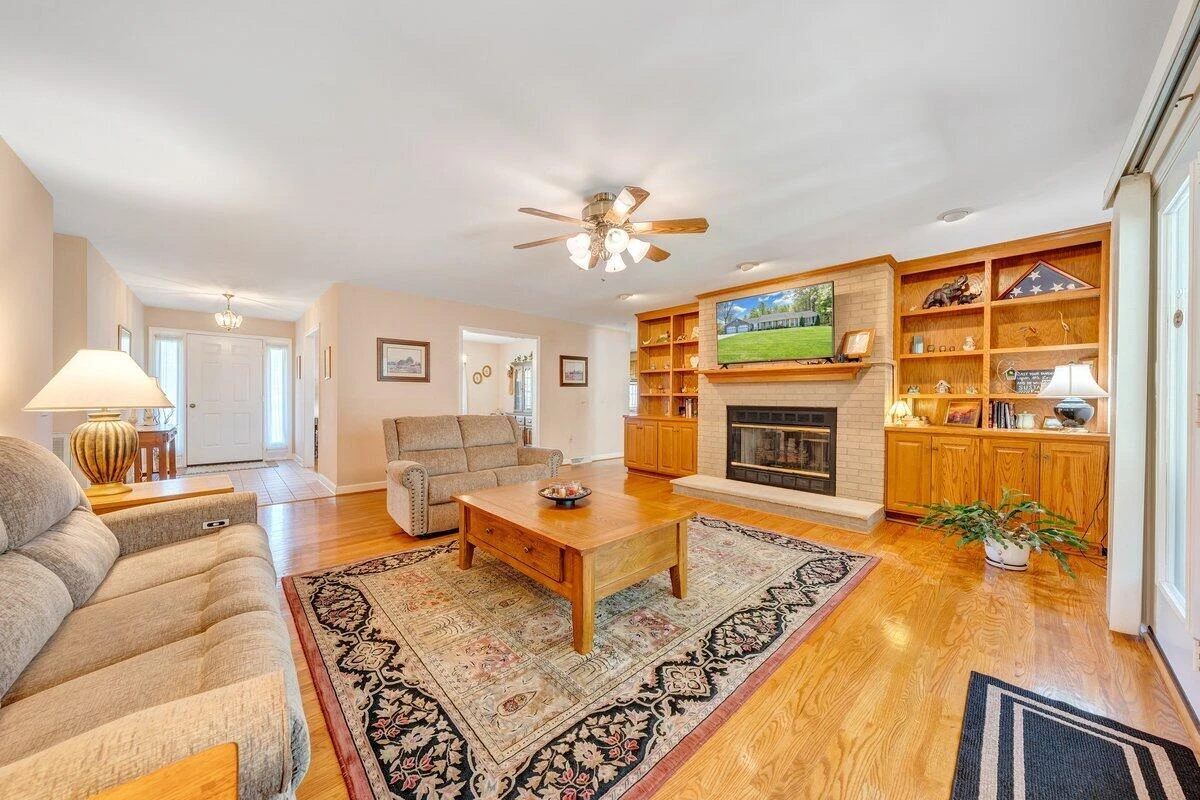 410 Greenview DR - Photo 18