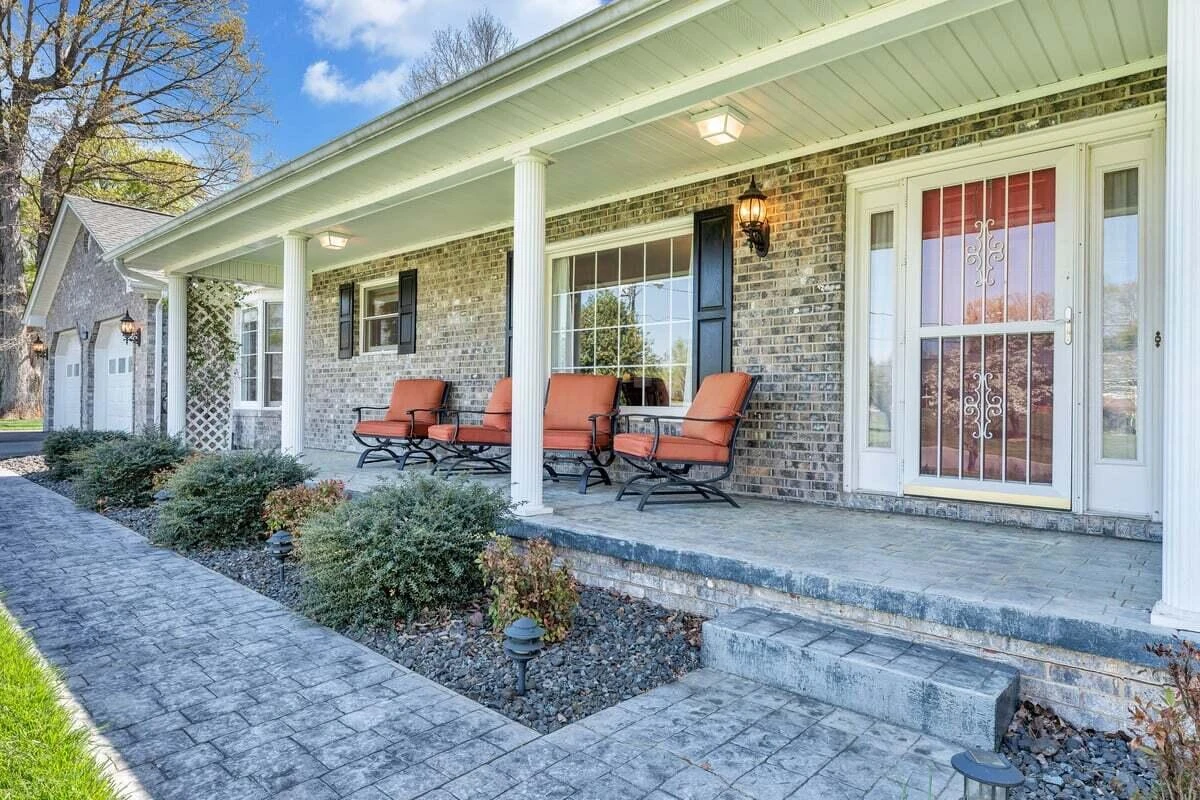 410 Greenview DR - Photo 2