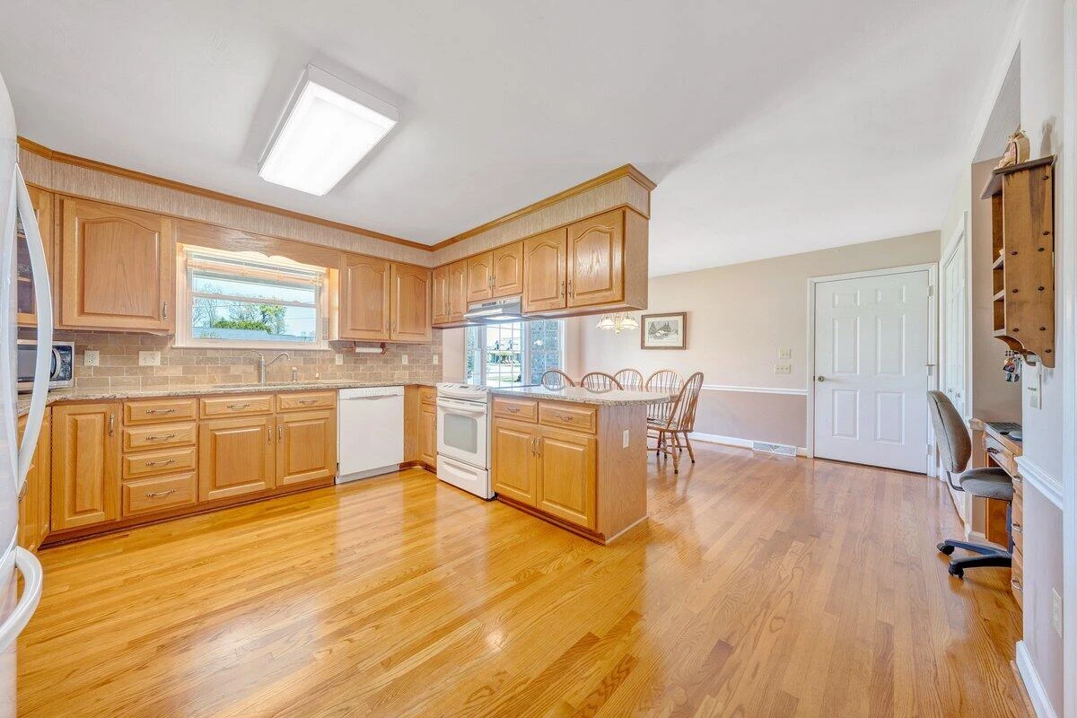 410 Greenview DR - Photo 21