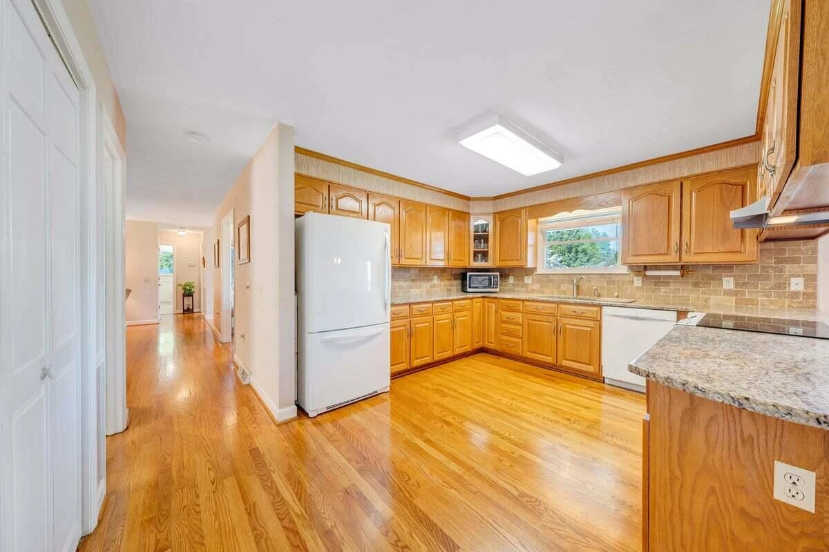 410 Greenview DR - Photo 3