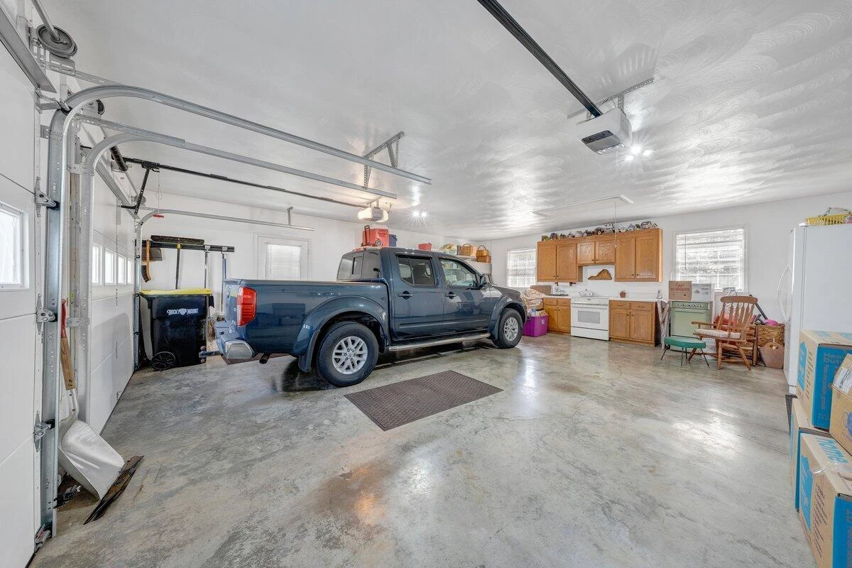 410 Greenview DR - Photo 32