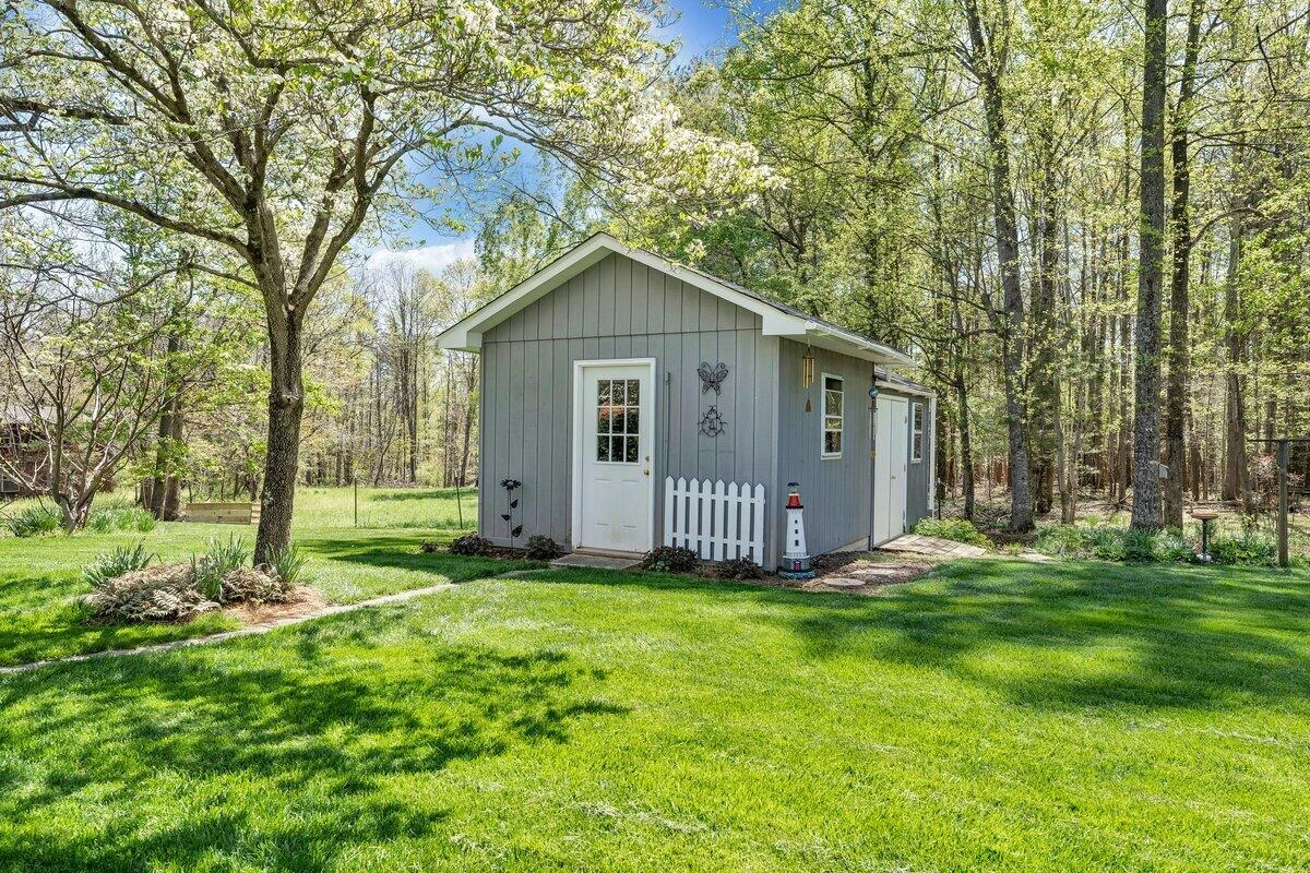 410 Greenview DR - Photo 37