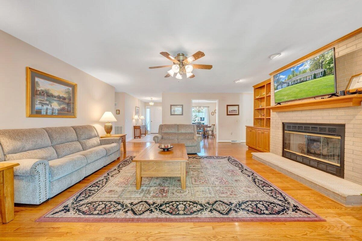 410 Greenview DR - Photo 7
