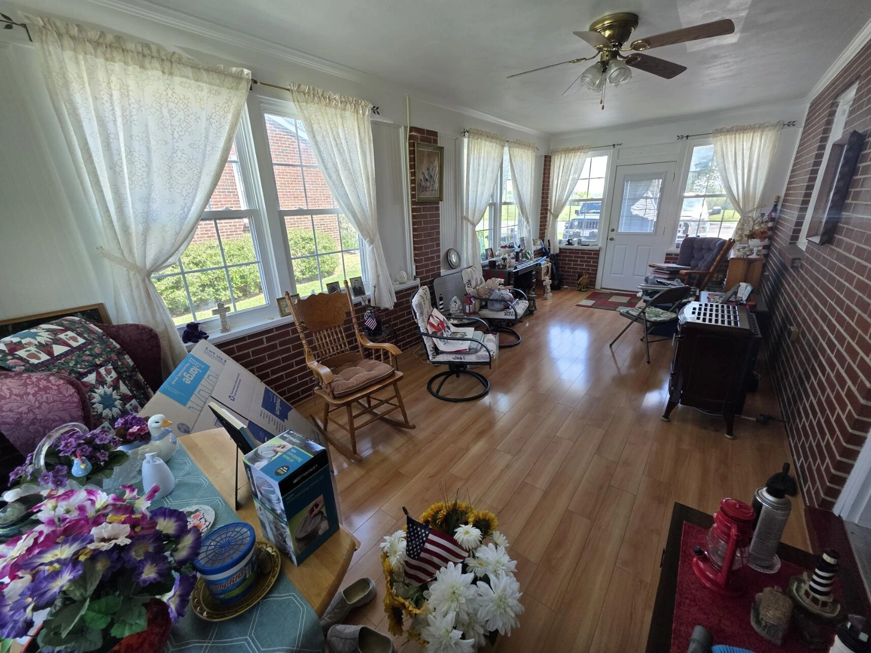 233 W Carrollton AVE - Photo 3