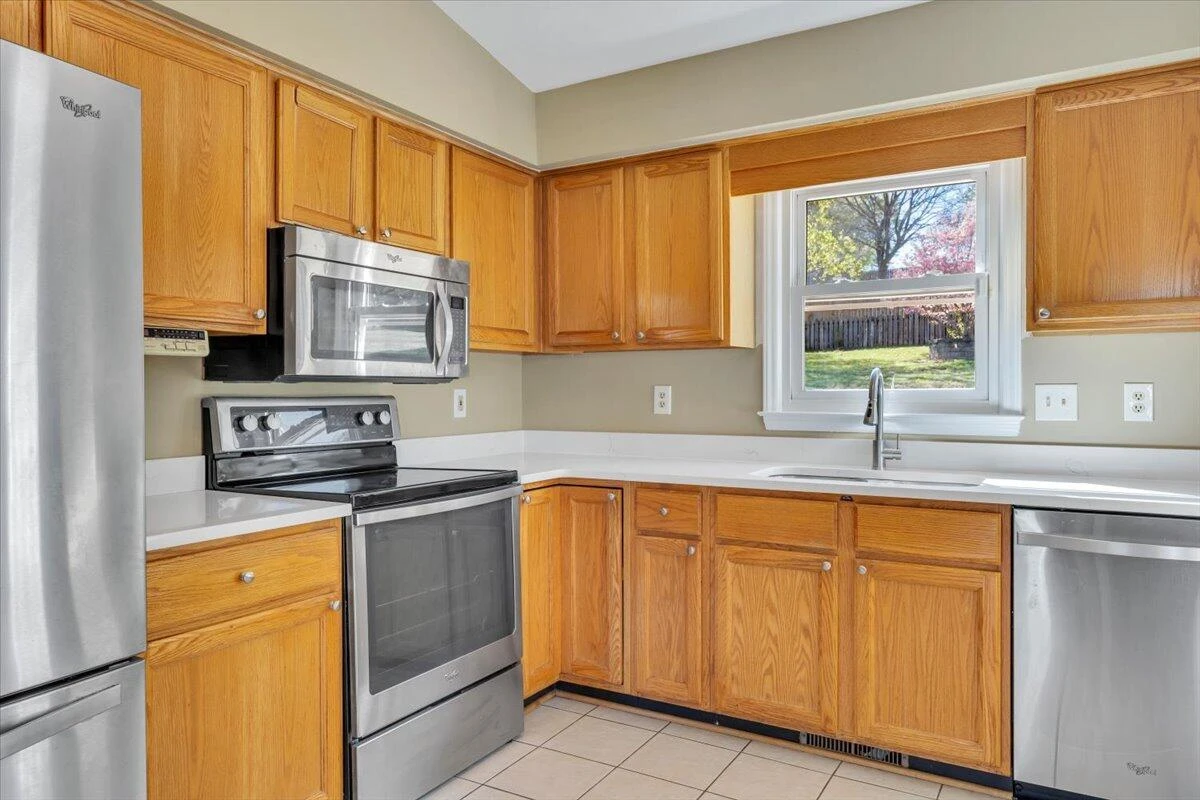 1831 Summerfield DR - Photo 11