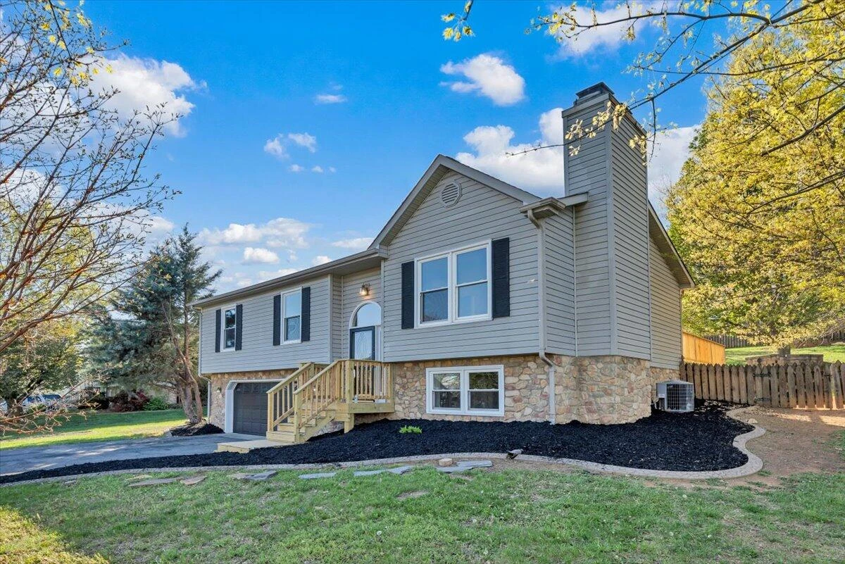 1831 Summerfield DR - Photo 4