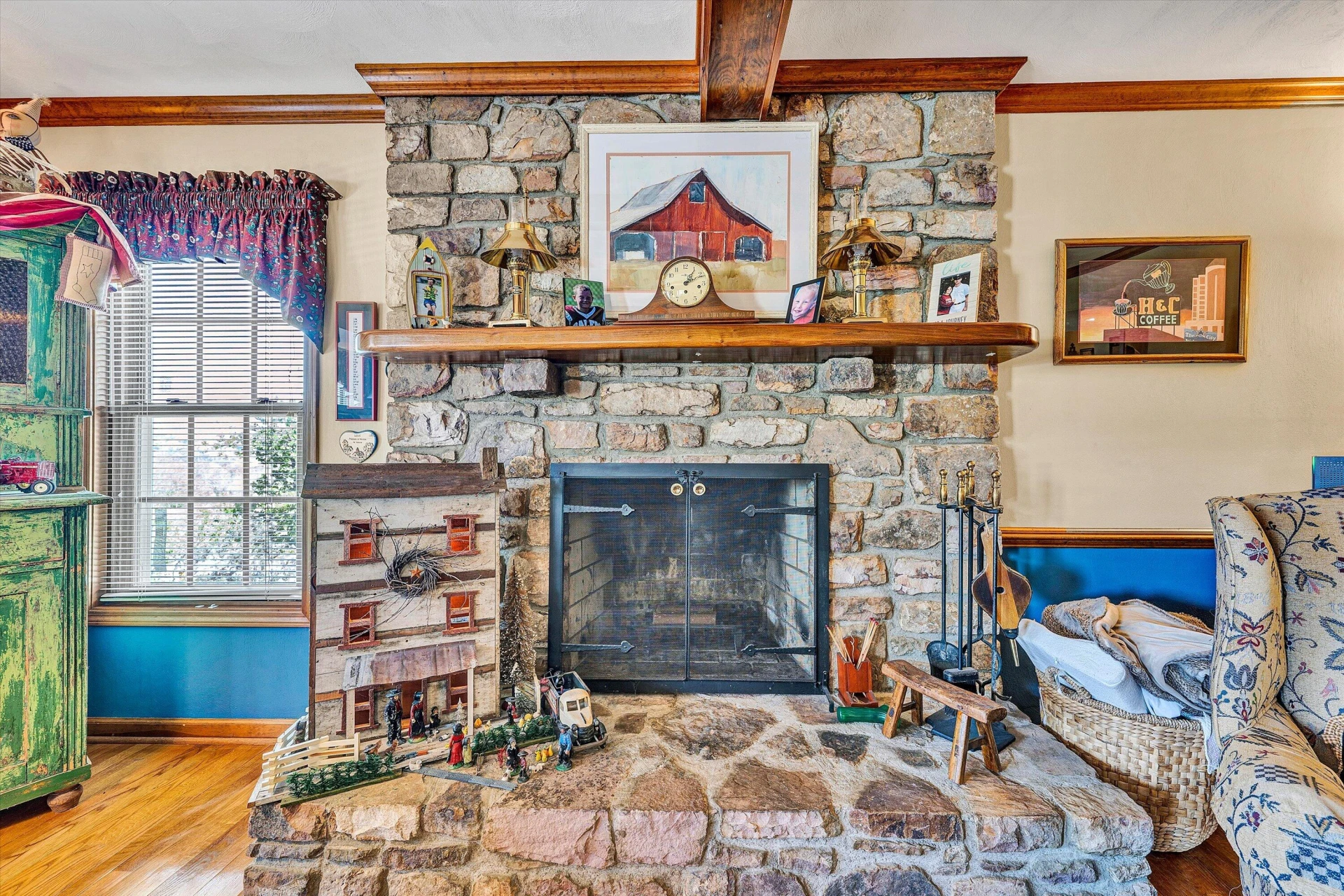 1505 Ashley DR - Photo 18