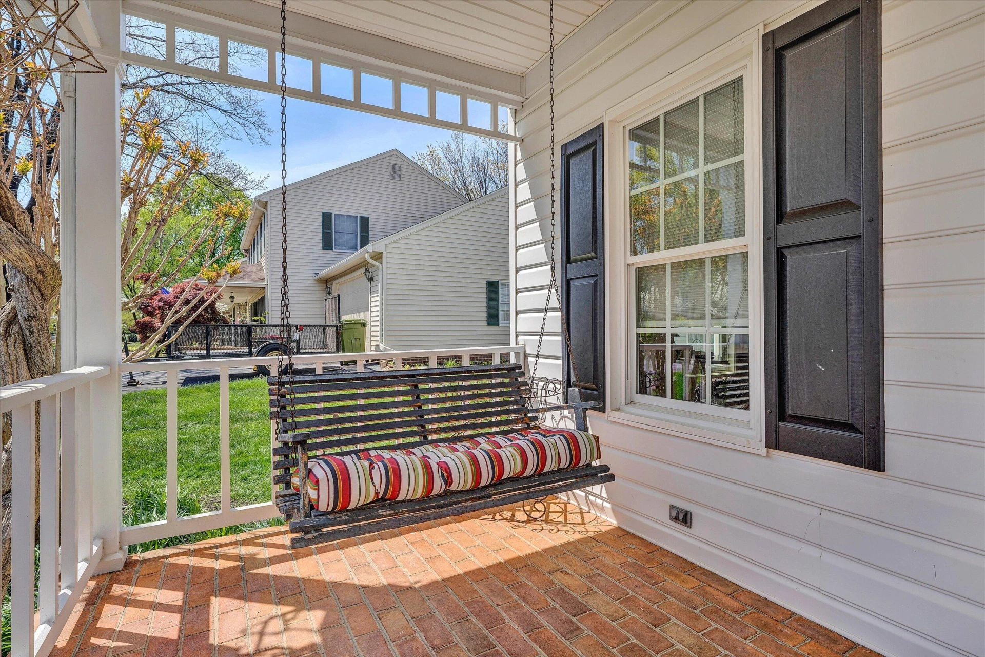 1505 Ashley DR - Photo 4