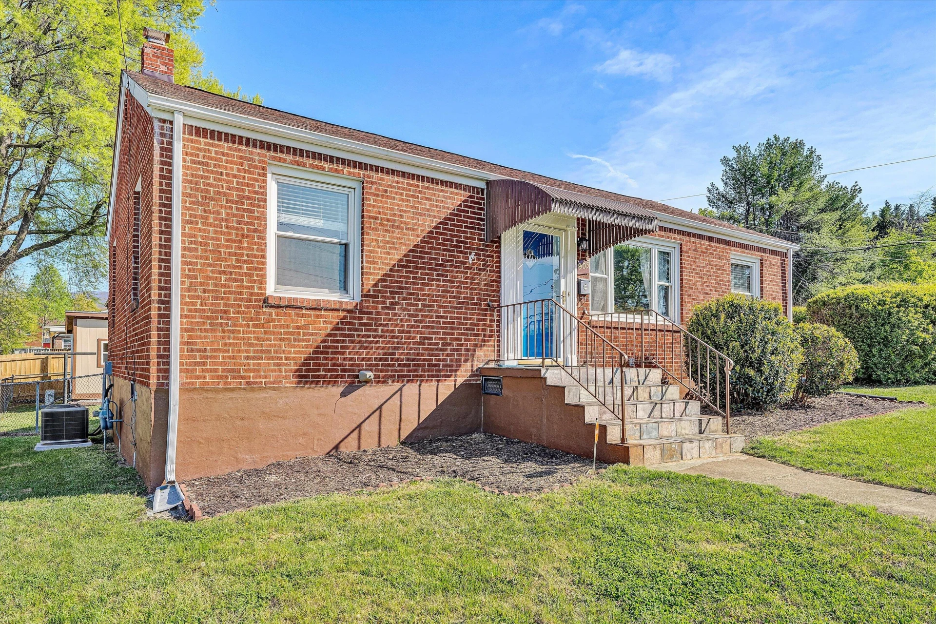 903 Marston ST - Photo 3