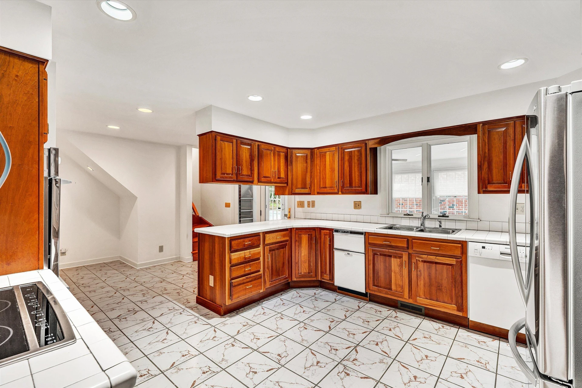 77 Gloucester CT - Photo 15