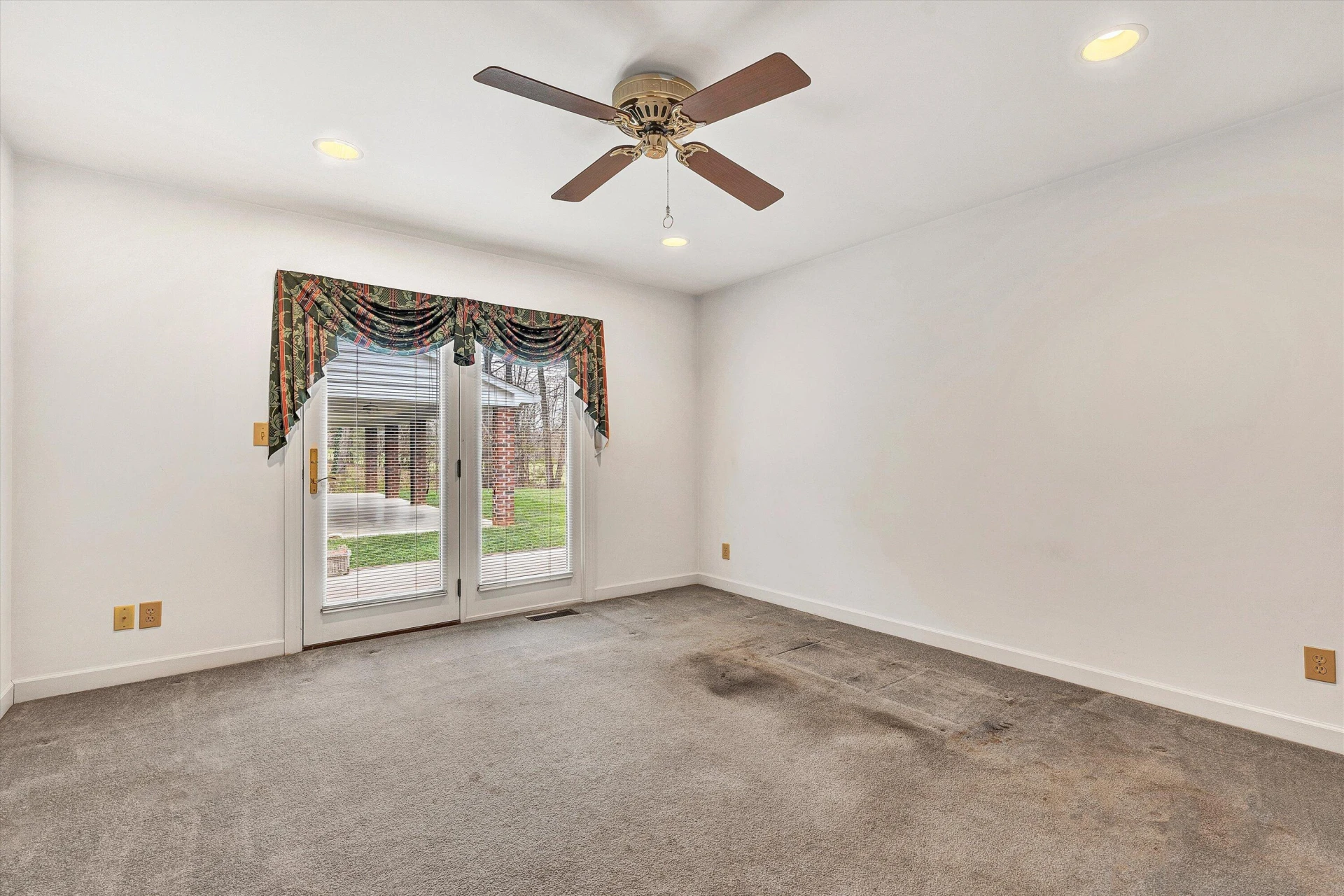 77 Gloucester CT - Photo 27