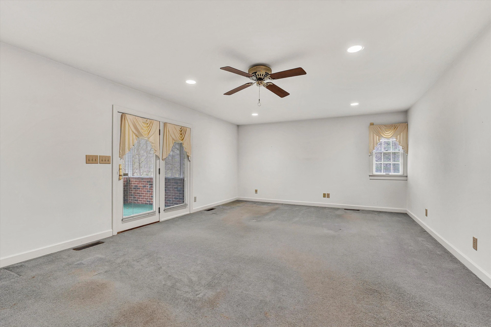 77 Gloucester CT - Photo 30