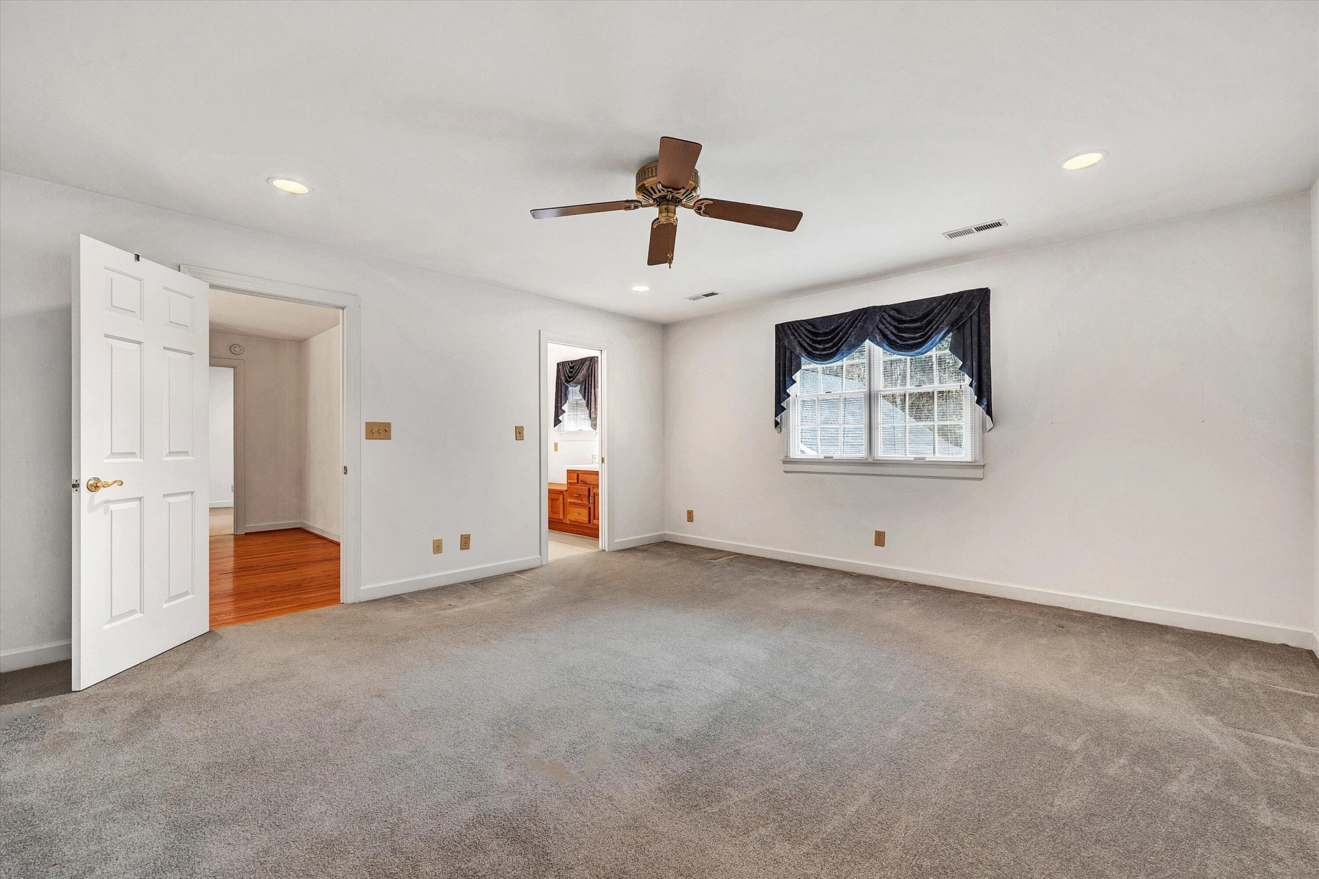 77 Gloucester CT - Photo 37