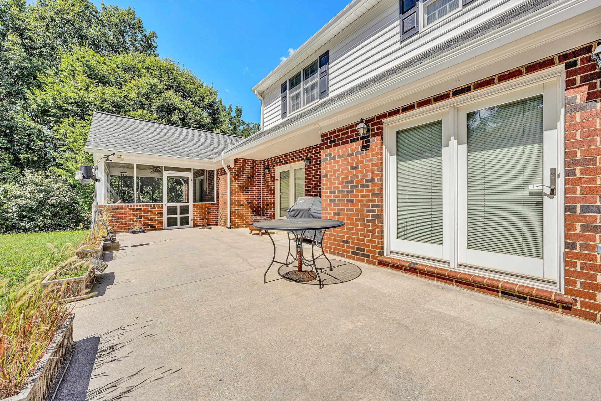 77 Gloucester CT - Photo 8