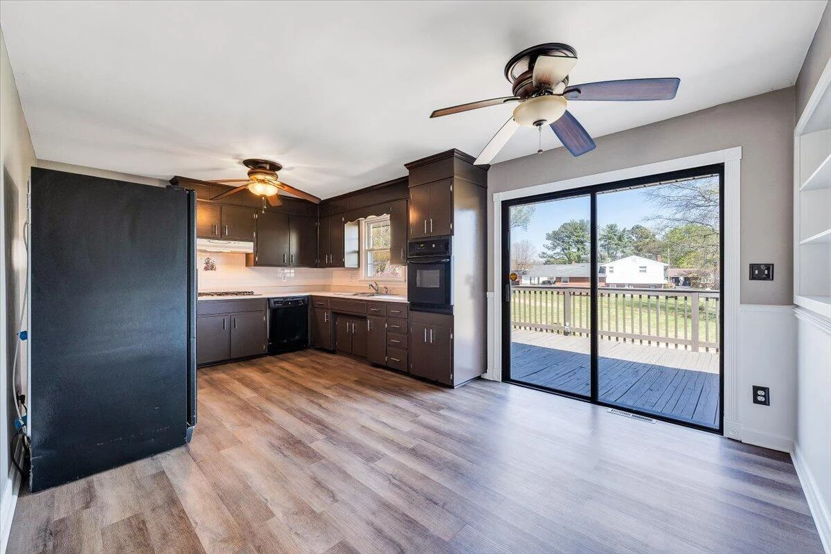 2407 Laura RD NW - Photo 11