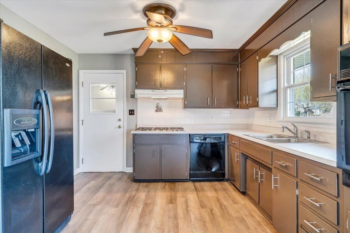2407 Laura RD NW - Photo 15