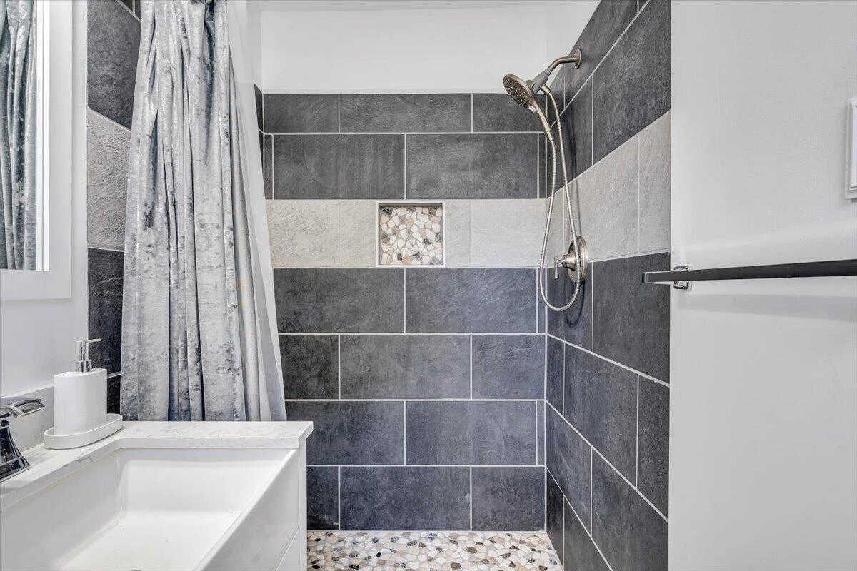 2407 Laura RD NW - Photo 24