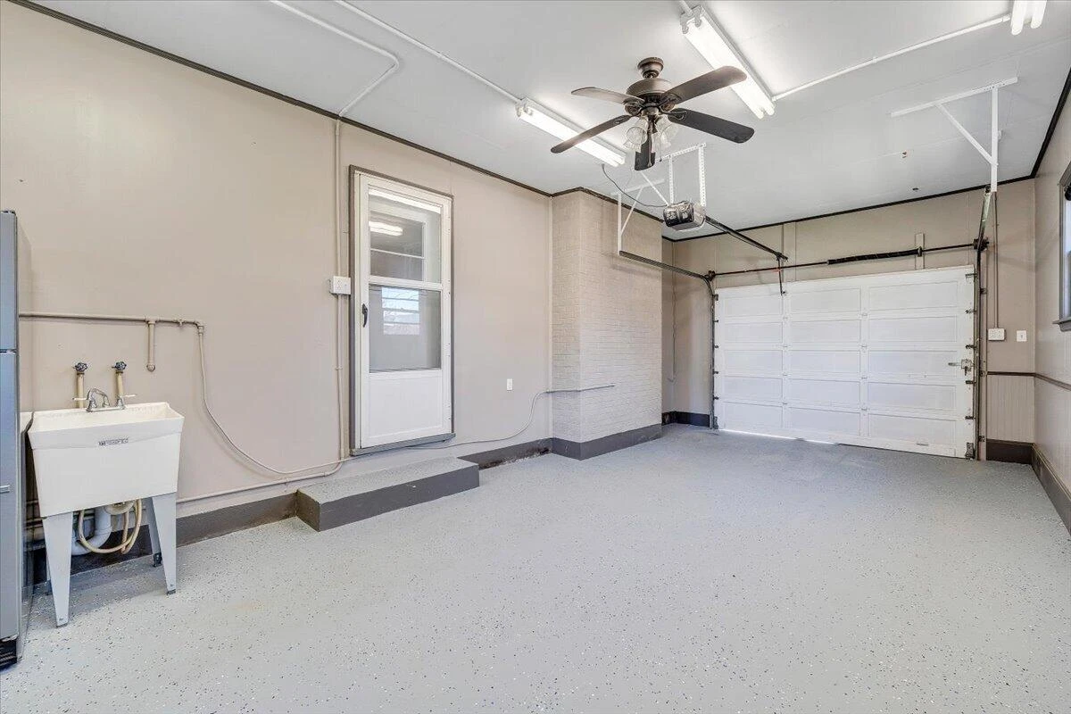 2407 Laura RD NW - Photo 30