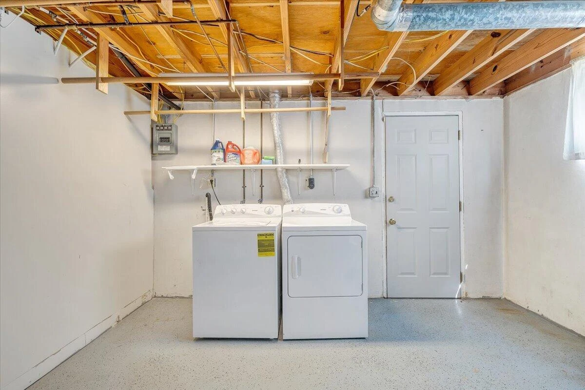 2407 Laura RD NW - Photo 41