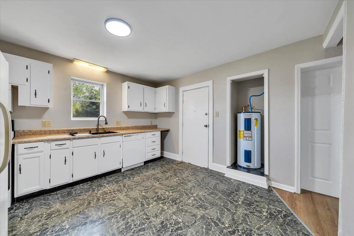 1807 Archbold AVE NE - Photo 10