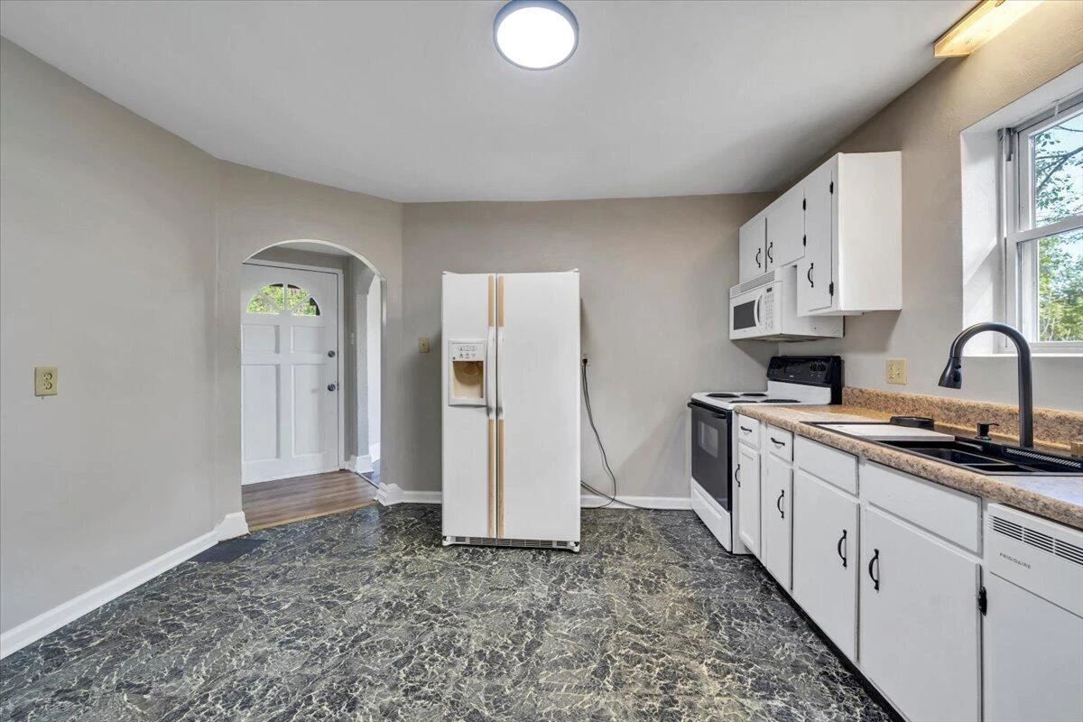 1807 Archbold AVE NE - Photo 11