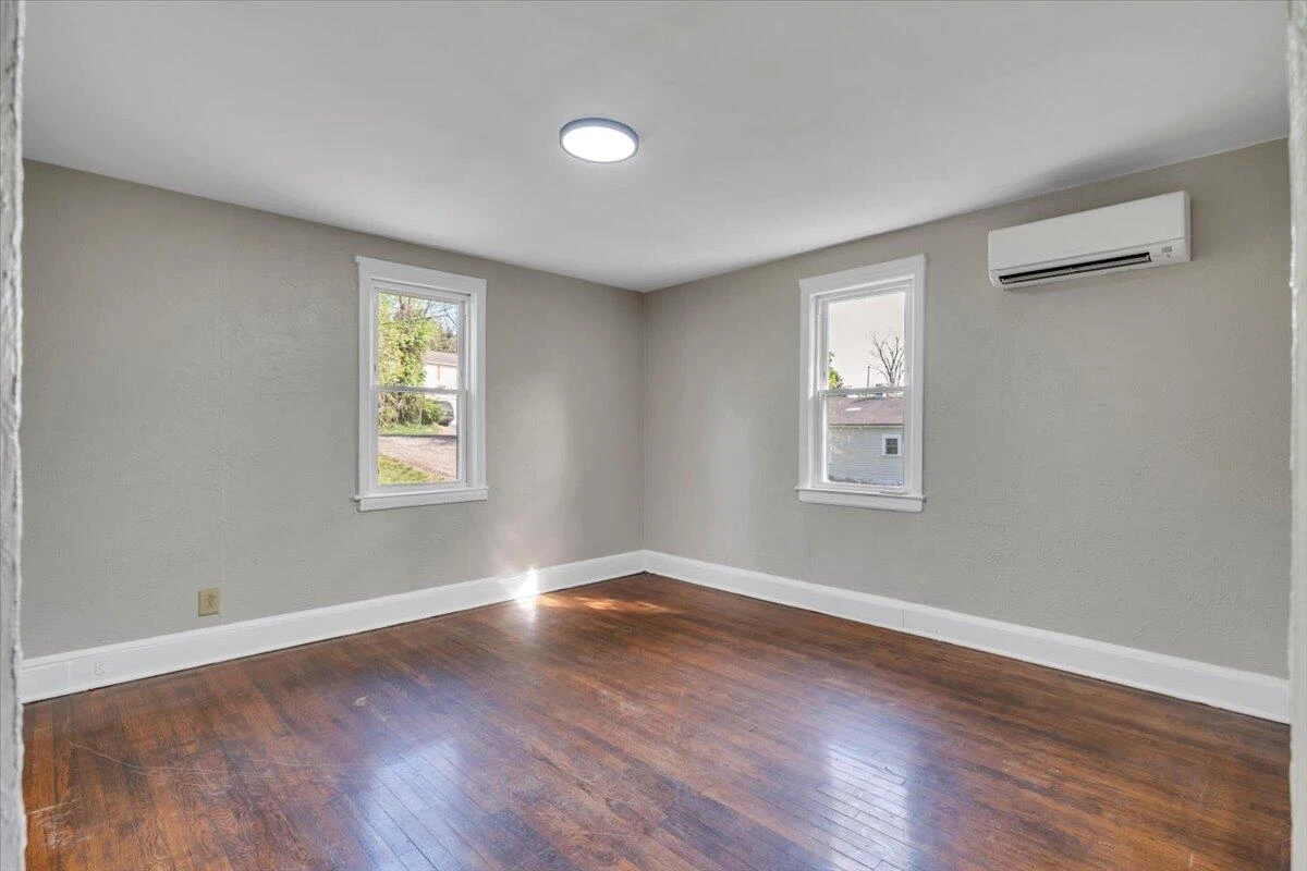1807 Archbold AVE NE - Photo 4