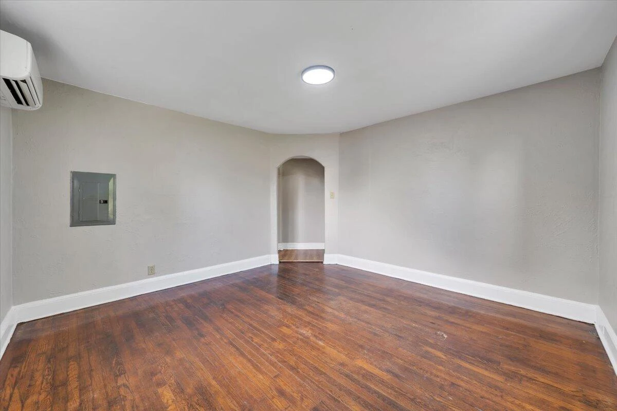1807 Archbold AVE NE - Photo 5