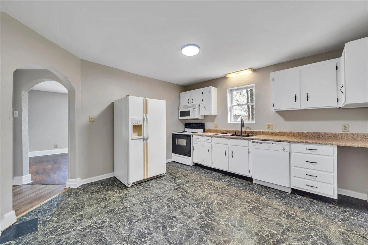 1807 Archbold AVE NE - Photo 8