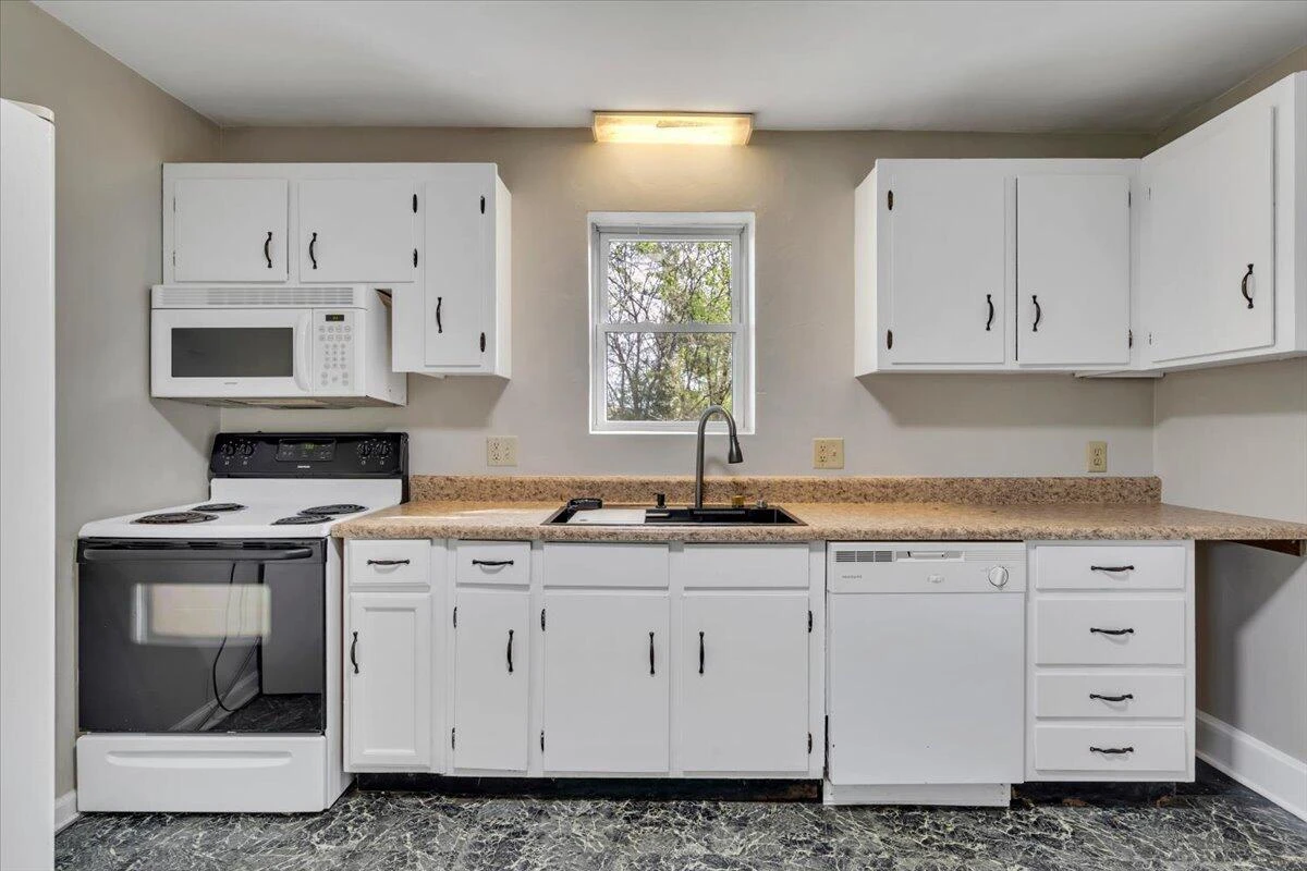1807 Archbold AVE NE - Photo 9