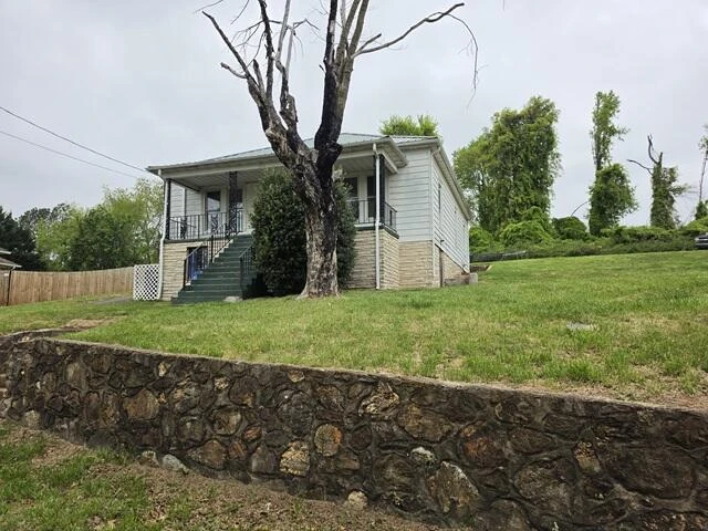 170 10th ST - Photo 2