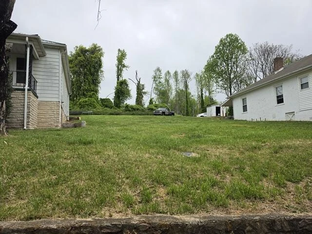 170 10th ST - Photo 4