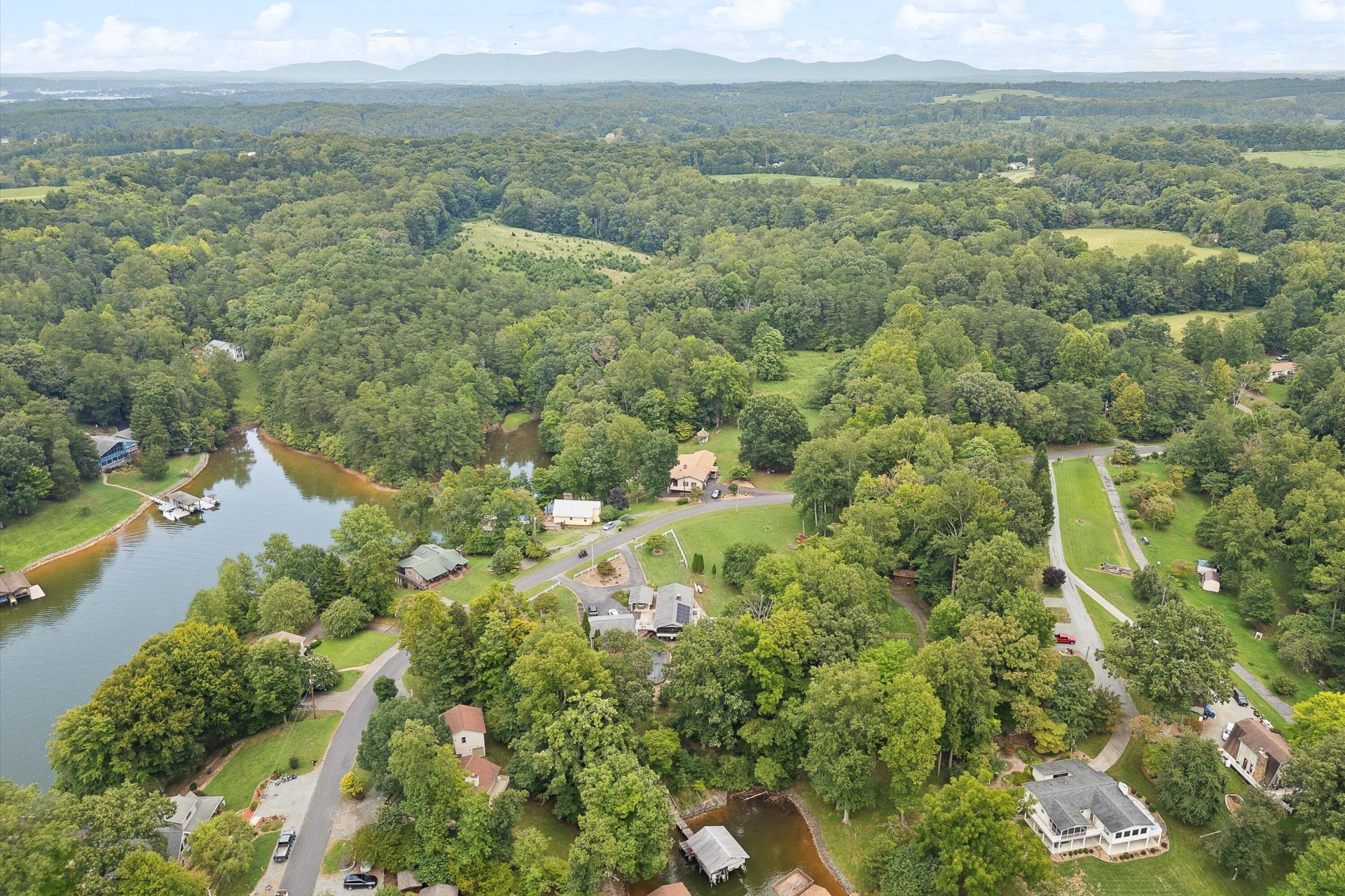 259 Brooks Point LN - Photo 43