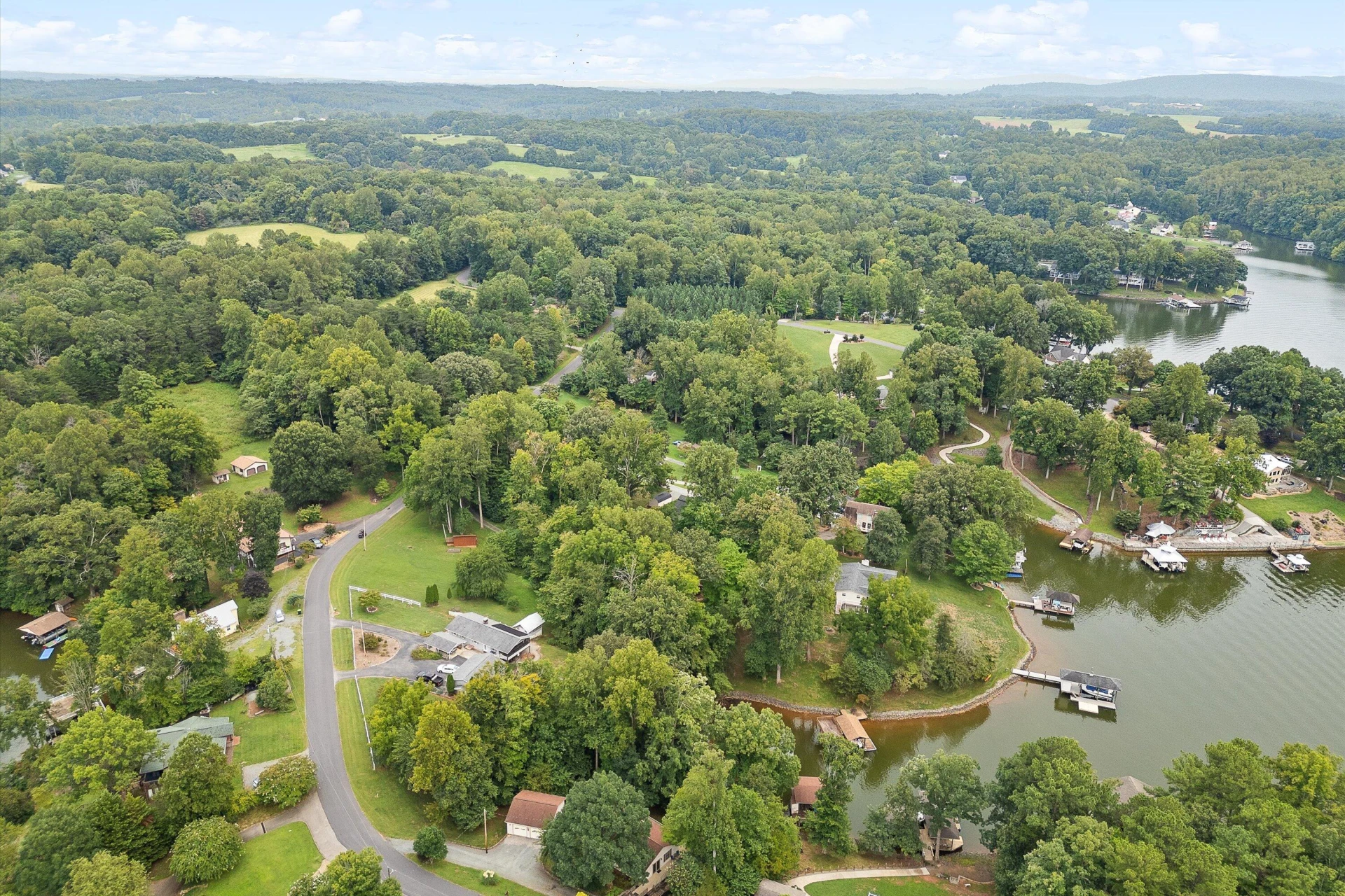 259 Brooks Point LN - Photo 44