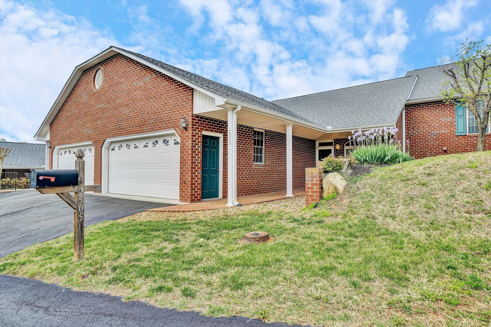2505 Feather Garden CIR