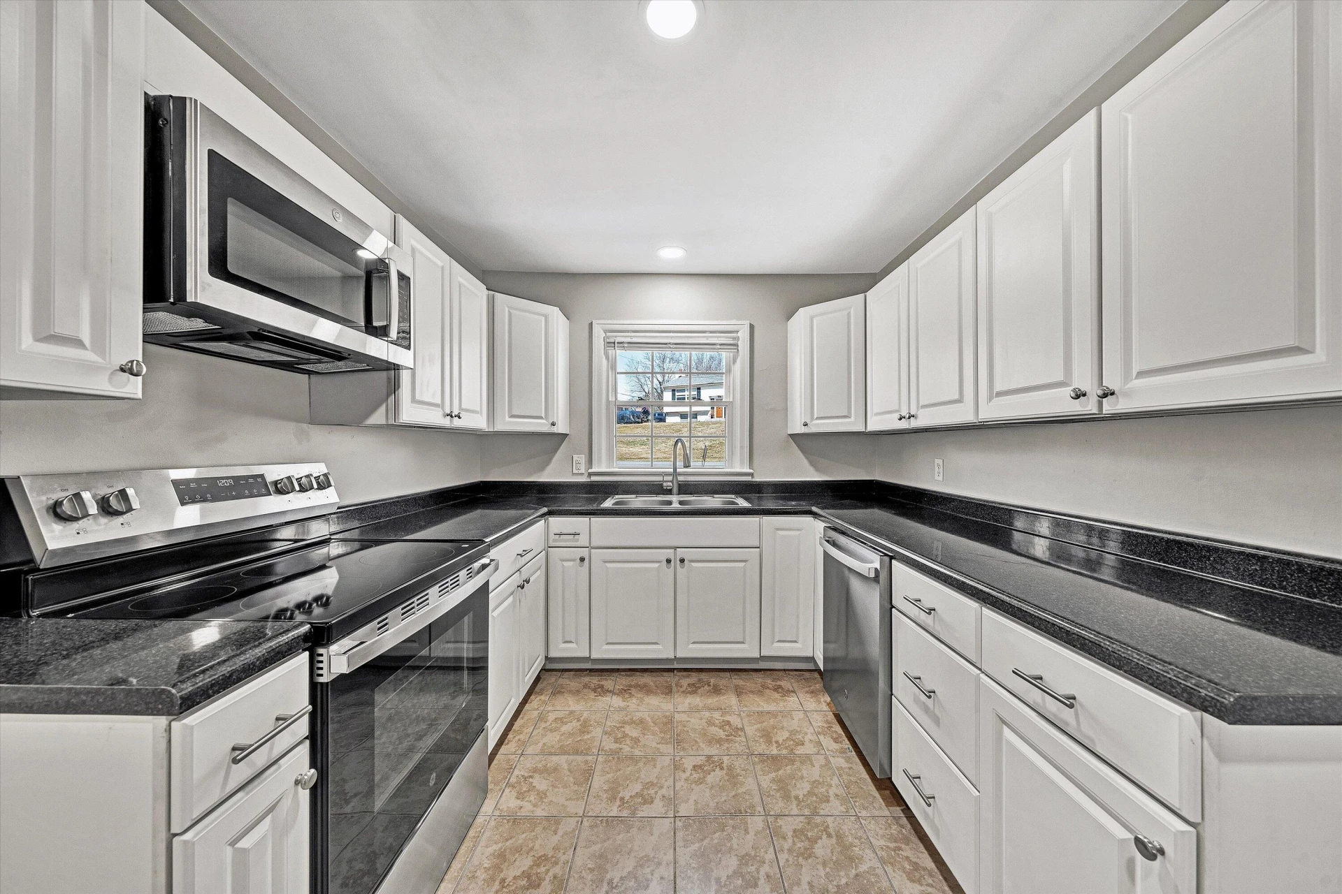 2031 Bridle LN - Photo 7