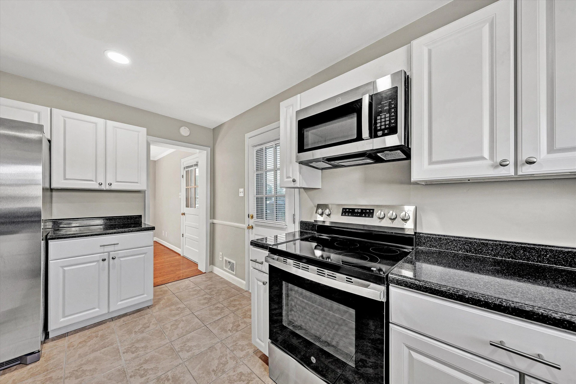 2031 Bridle LN - Photo 8