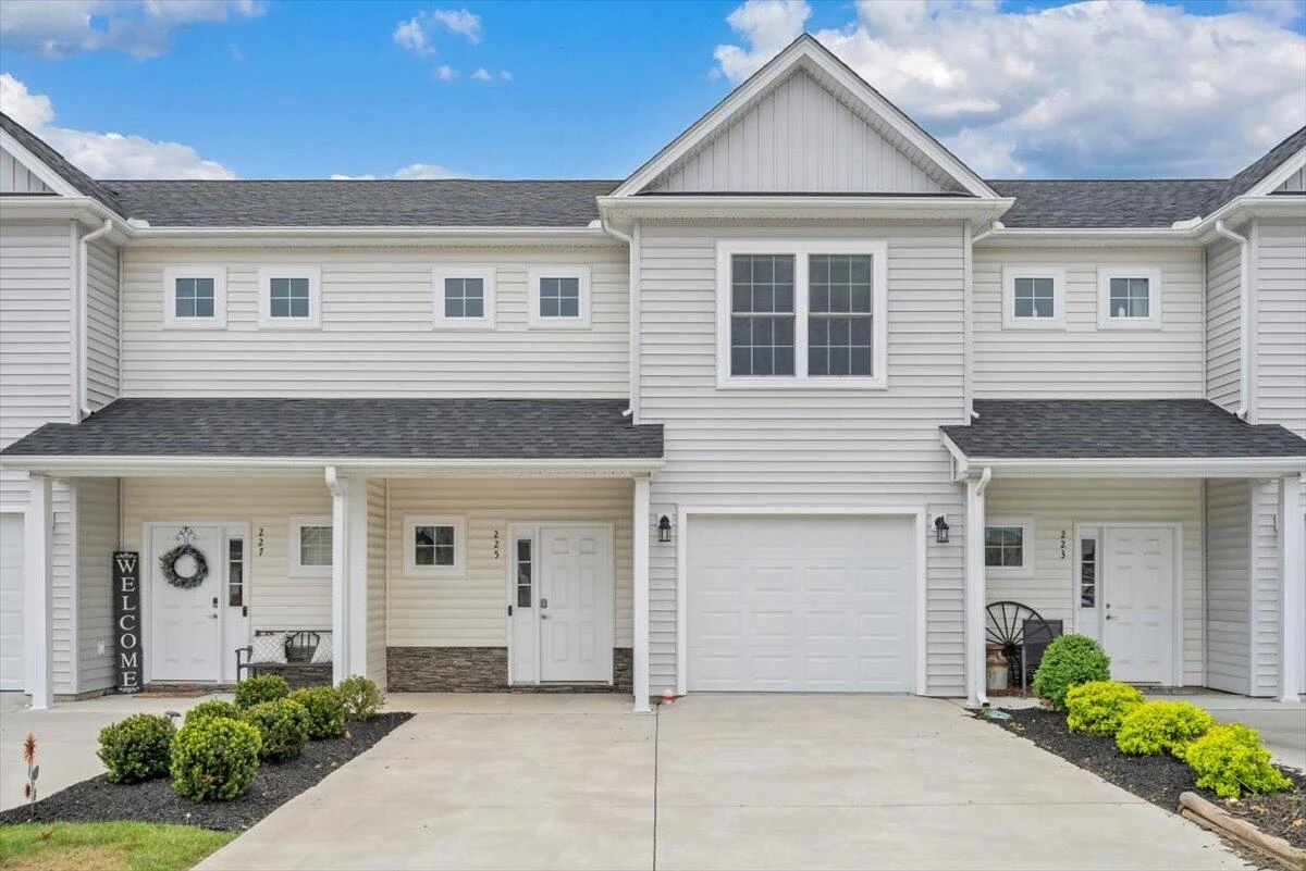225 Louise LN