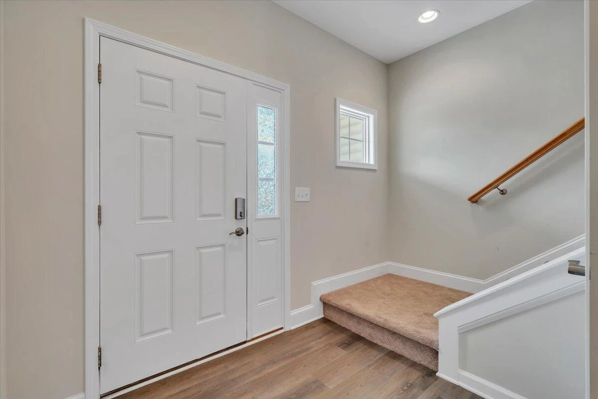 225 Louise LN - Photo 4
