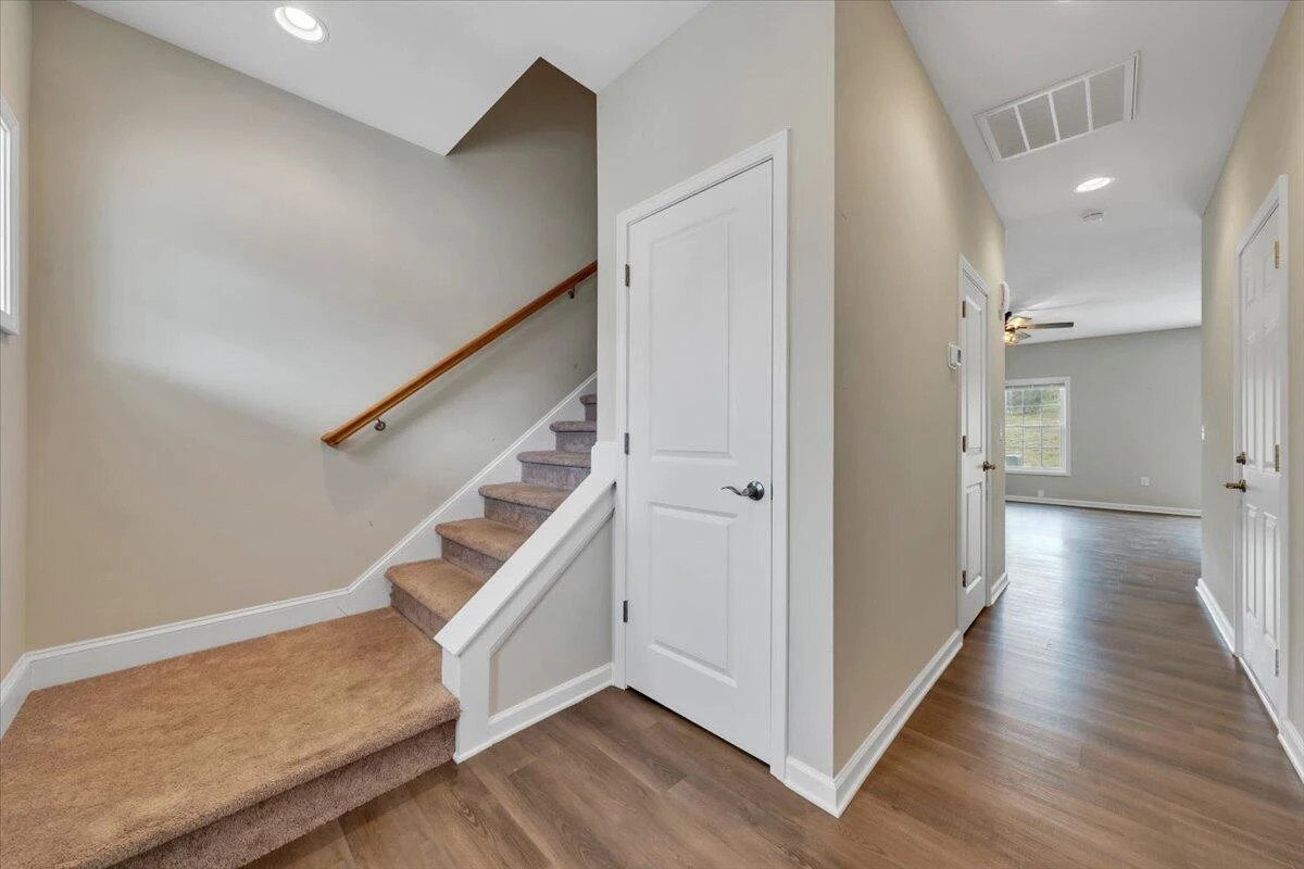 225 Louise LN - Photo 5