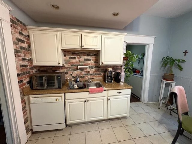 2715 Massachusetts AVE NW - Photo 3