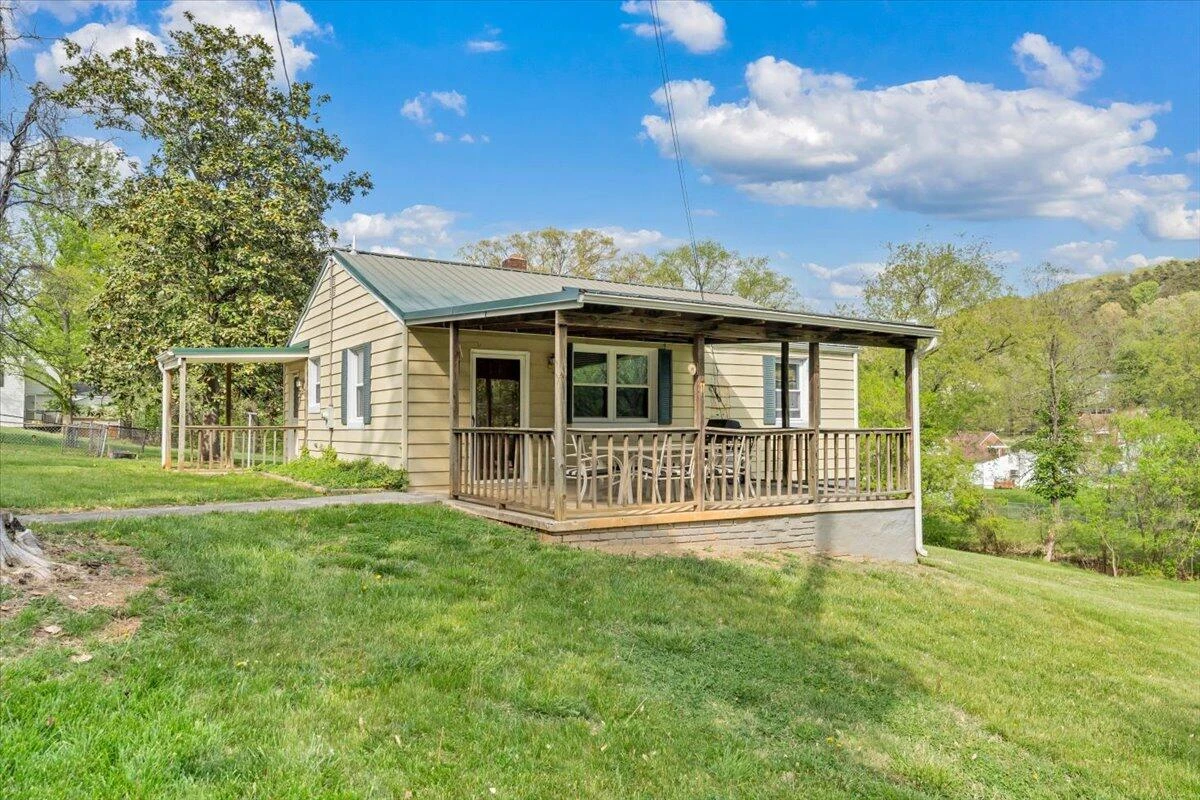 3302 Troxell RD SE